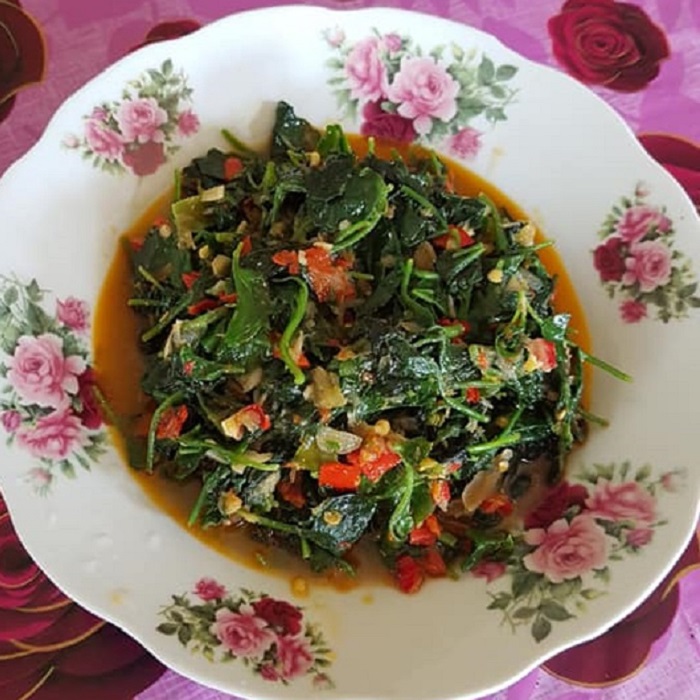 Sayur bayam Brazil ditumis bersama belacan dan cili padi yang sedap