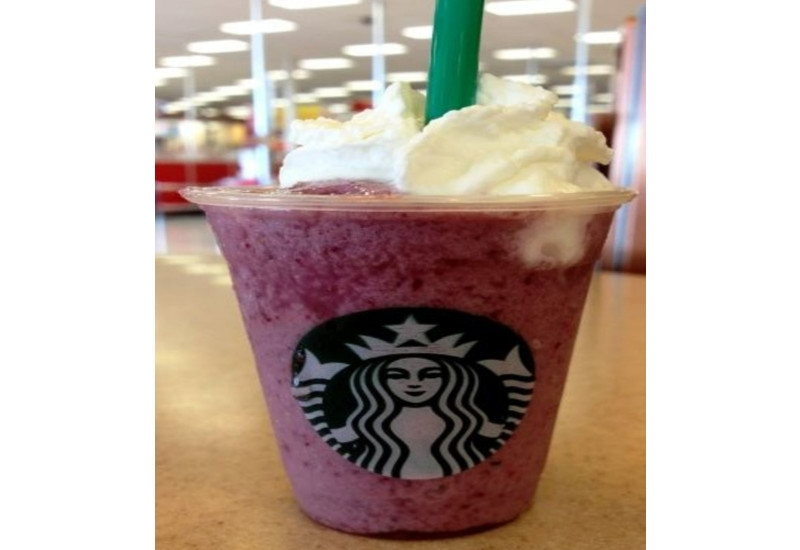 Berrylicious Frappuccino dengan campuran buah beri