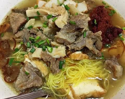 Bihun sup Utara bersuam dengan hirisan ayam