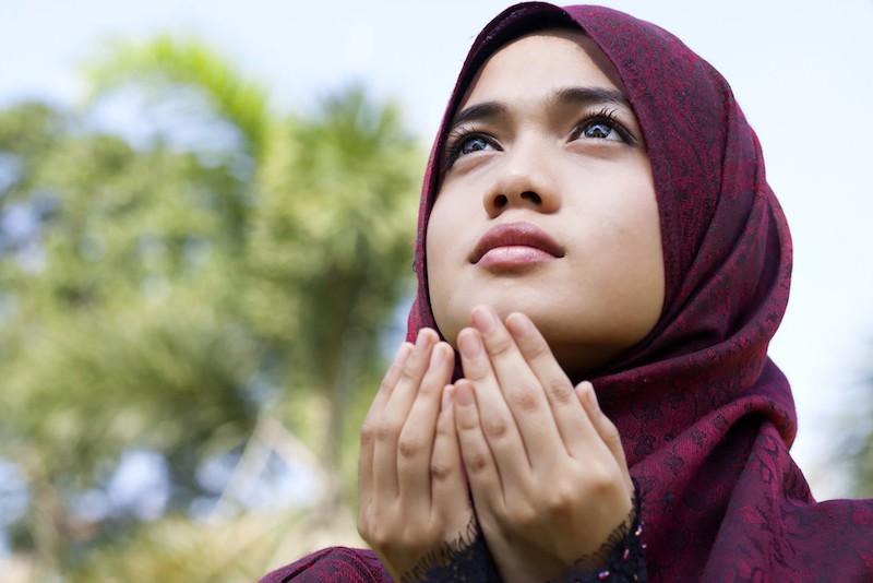Ilustrasi ayat Al-Quran dan doa Nabi Daud AS untuk melembutkan besi dan hati manusia.