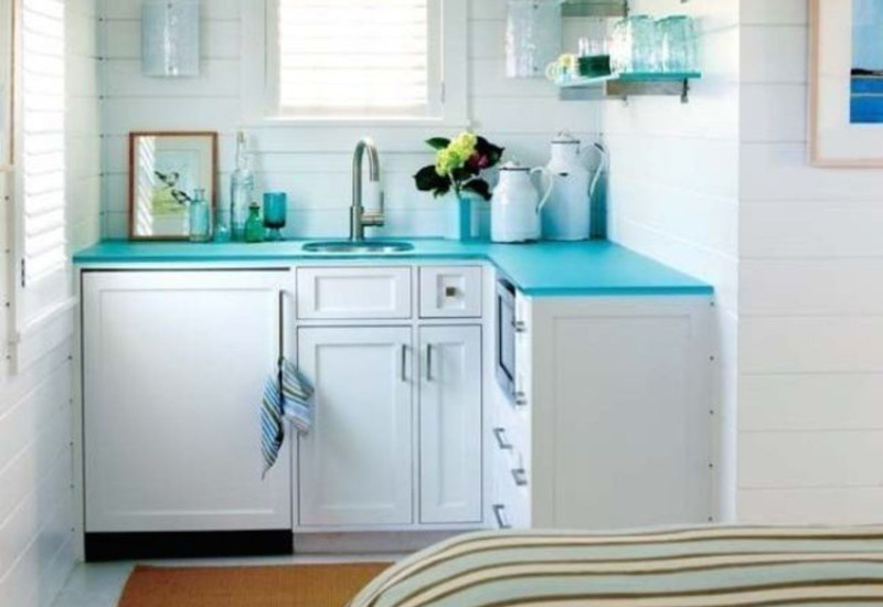 Dapur kecil dengan tema warna biru yang menenangkan
