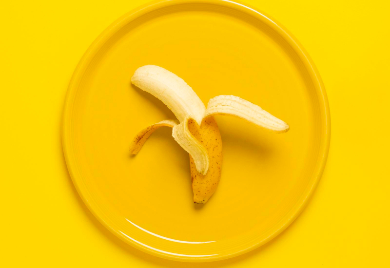 Gambar sebakul pisang masak kuning yang segar
