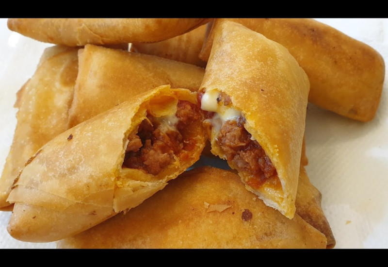 Popia berisi bolognese