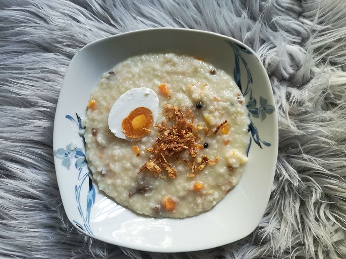 Bubur kanji tradisional Utara bersantan dan kacang hijau