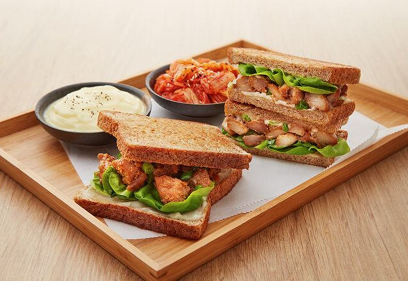 Roti bakar dengan inti bulgogi ayam ala Korea