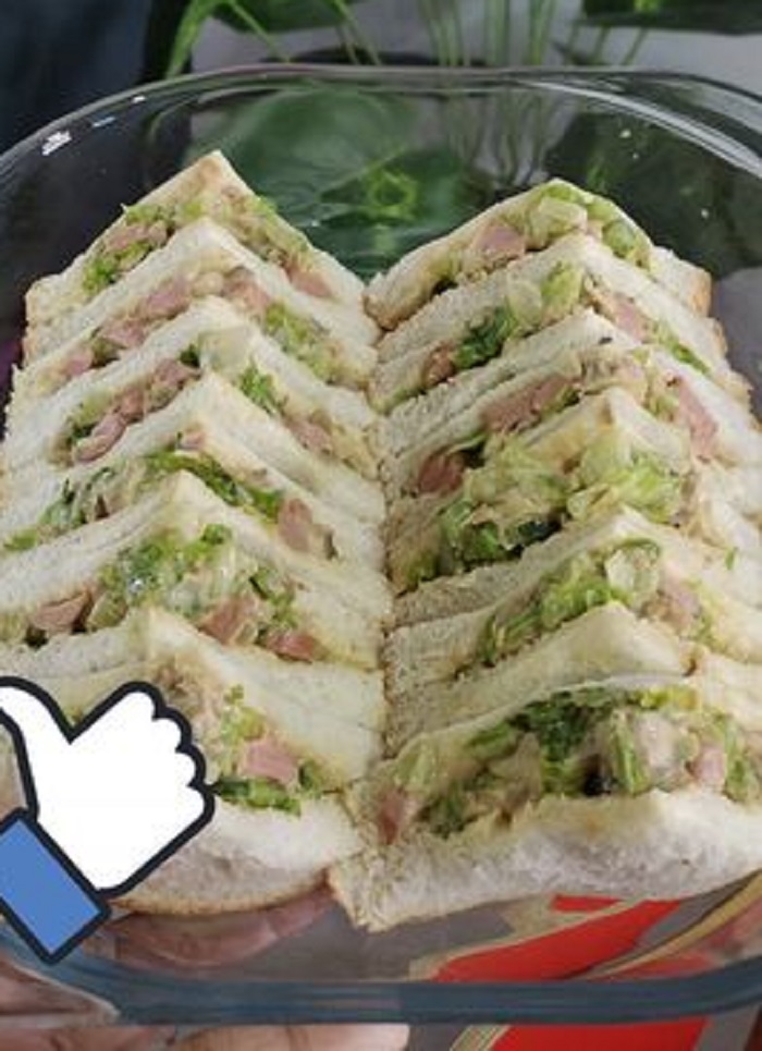 Sandwich capsicum siap dihidang