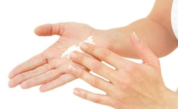 Cara mengaplikasikan krim antifungal pada bahagian badan yang gatal