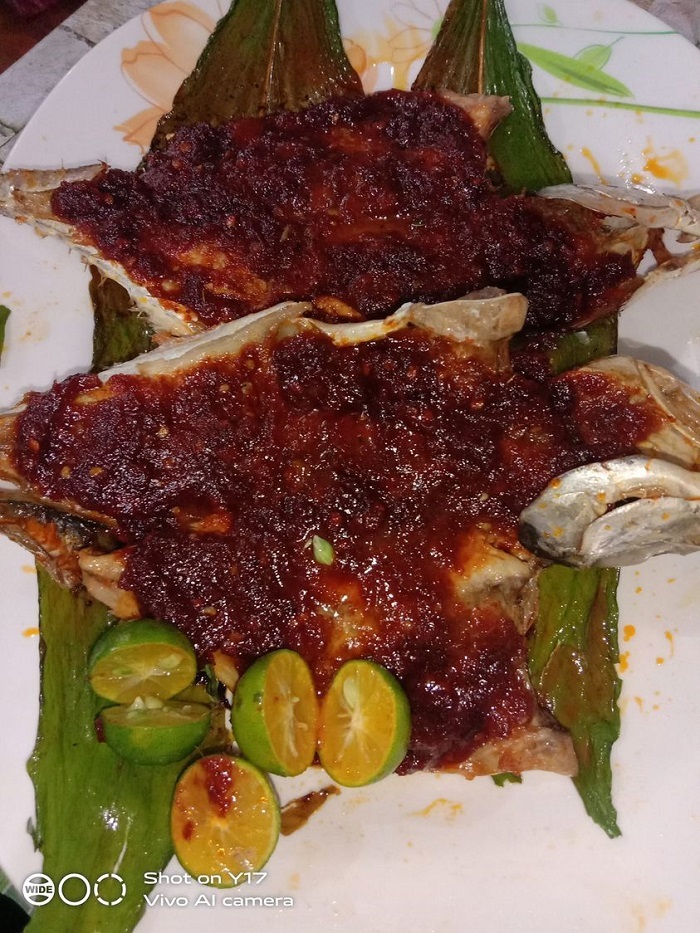 Ikan cencaru bakar dengan sambal