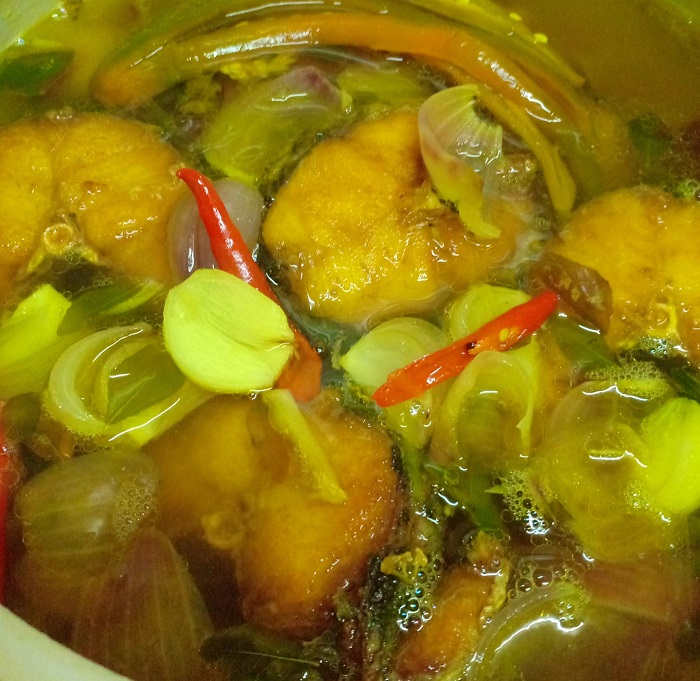 Ikan haruan masak cuka berkuah