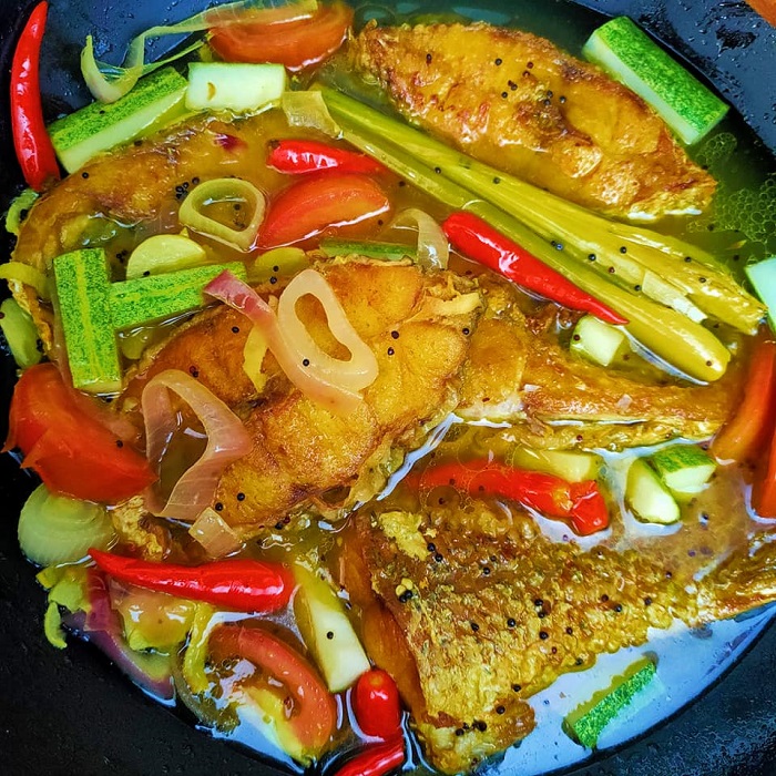 Ikan merah masak cuka dengan kuah pekat