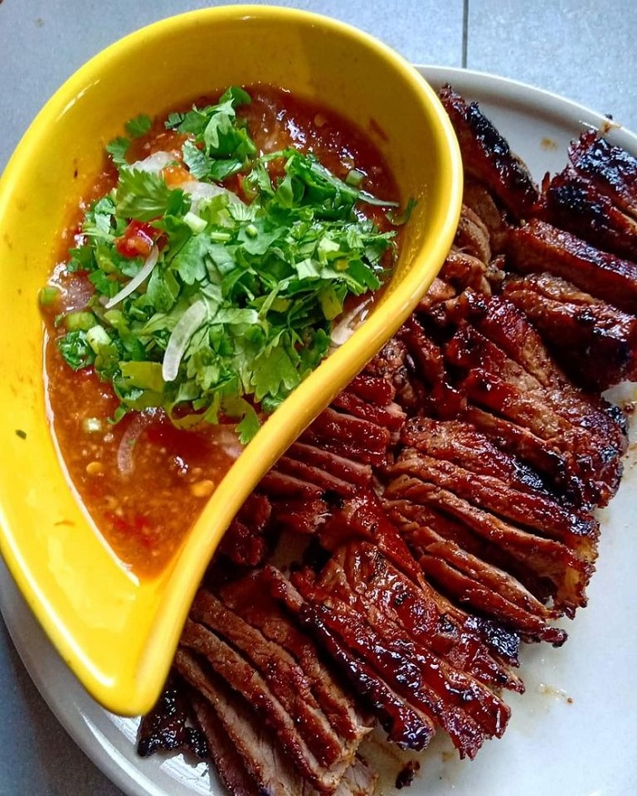 Daging bakar Danok berperapan bumbu rempah