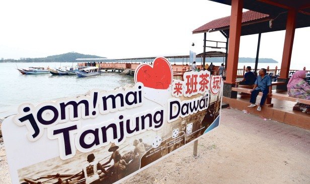 Pemandangan tepi laut Tanjung Dawai