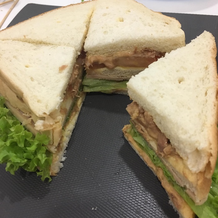 Sandwich DiRaja yang dihidang