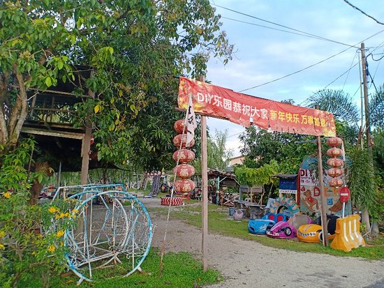 Taman permainan DIY untuk kanak-kanak