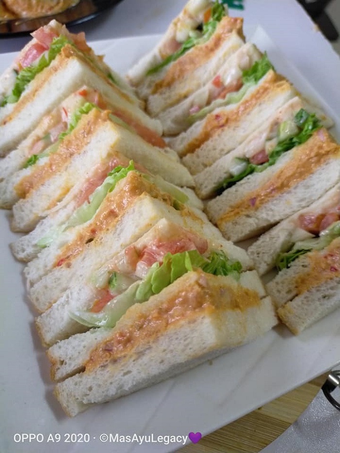 Sandwich tuna mayo berlapik dua