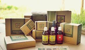 Gambar pelbagai jenis set berpantang dan barangan herba tradisional untuk wanita selepas bersalin.