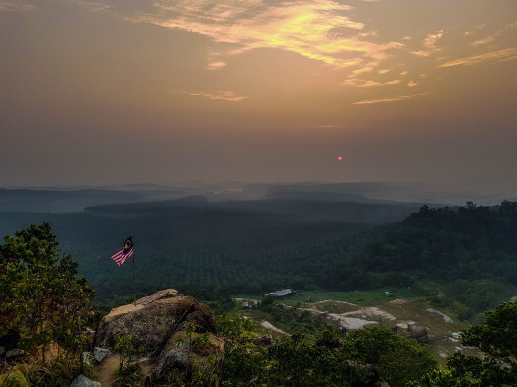 Pemandangan hijau dari puncak Bukit Mor