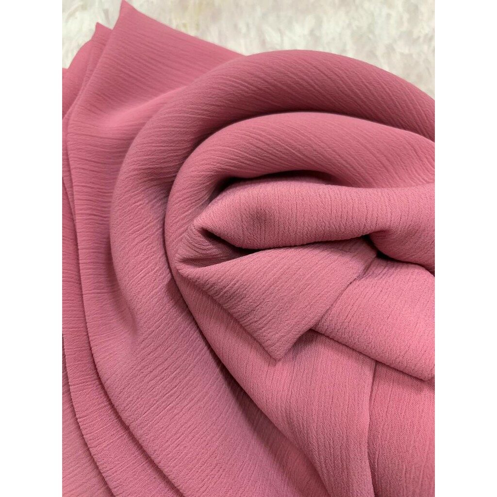 Tudung wanita bersaiz besar berwarna pastel