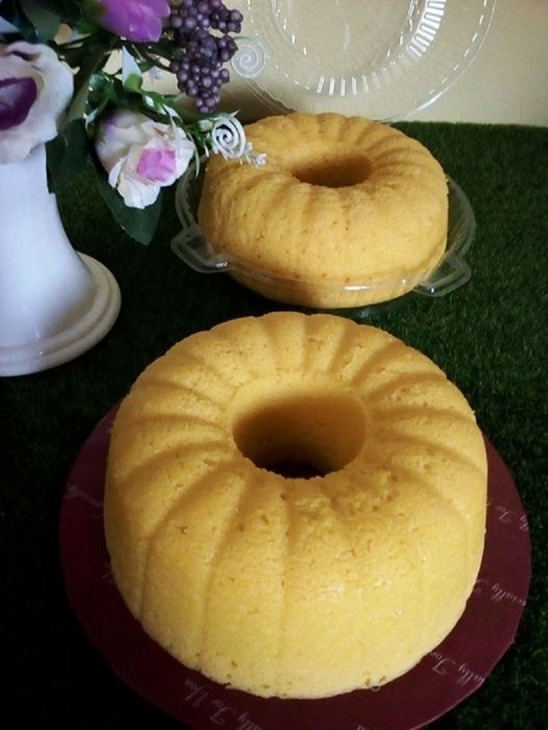 Kek Orange Sunquick yang telah siap dikukus dan dihidangkan untuk minum petang.