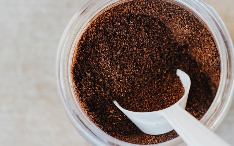Serbuk kopi yang digunakan untuk menghalau lipas