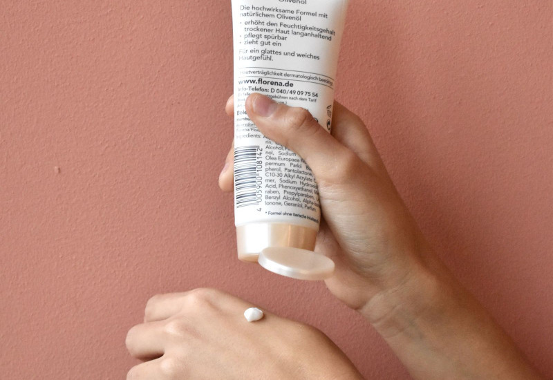 Pelbagai jenis botol losyen badan terbaik untuk melembapkan kulit kering