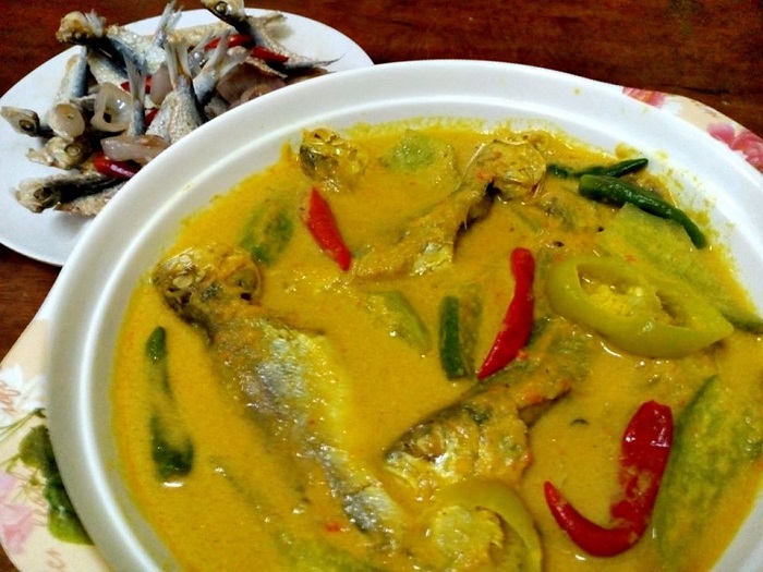 Gulai kuning ikan gelama kering