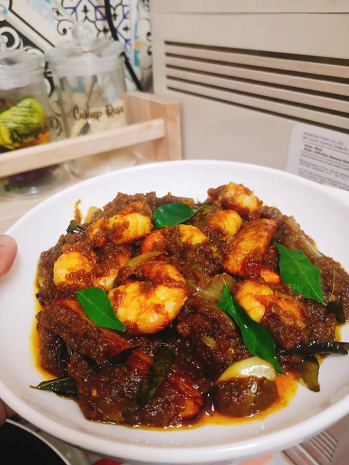 Udang goreng berlapis rempah kari