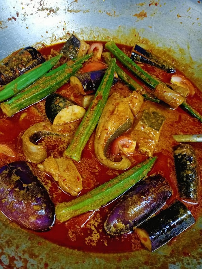 Ikan pari gulai berkuah kunyit