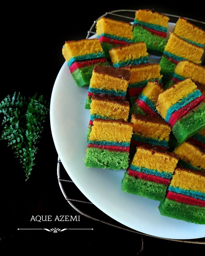 Kek lapis Horlicks Philippine berlapis-lapis dengan pelbagai warna menarik