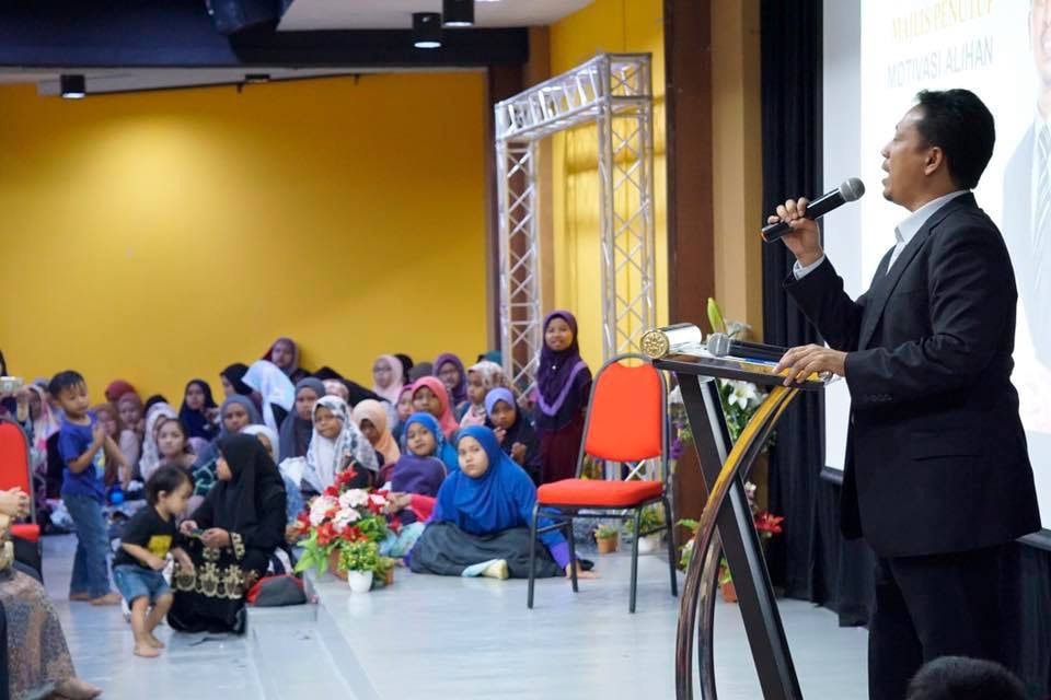 peranan ibu bapa dalam membantu kecemerlangan anak-anak