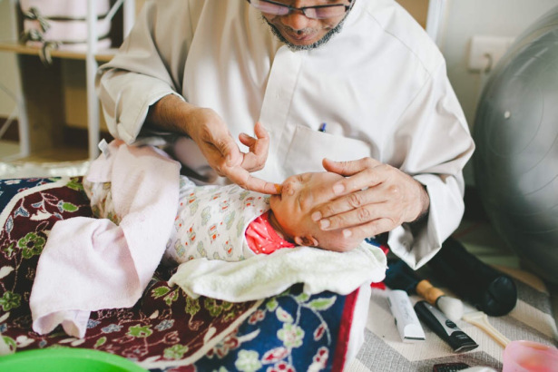 Gambar kurma untuk bayi baru lahir sebagai bahan tahnik sunnah