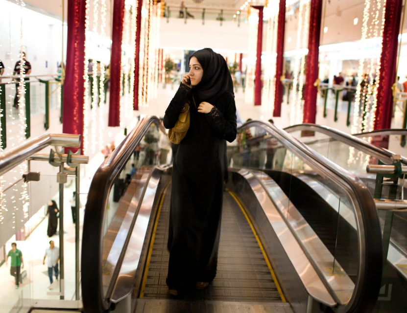 isteri yang boros