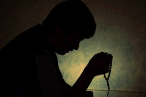 Ilustrasi amalan sunnah harian umat Islam seperti solat dan berwudhu