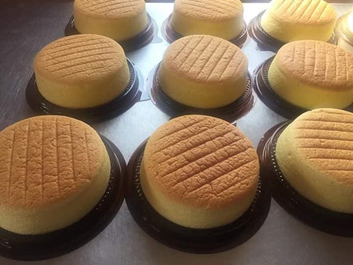 Japanese cotton cheese cake sedang dimasak menggunakan oven gas