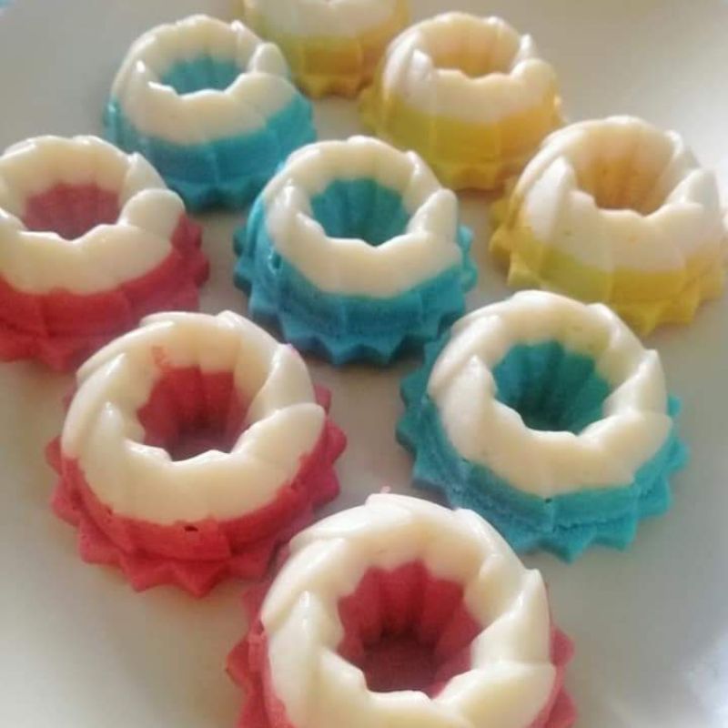 Kuih puteri ayu keju berwarna-warni