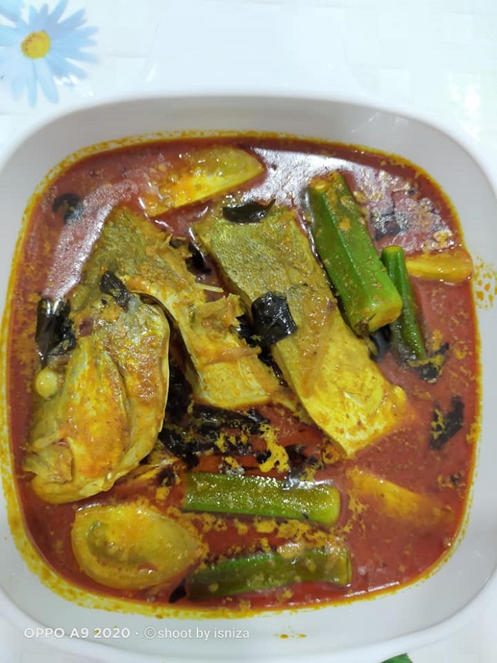 Kari ikan nyok nyok dengan kuah kuning pekat