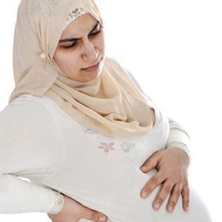 Gambar sekumpulan wanita yang sedang mengandung dengan perut buncit sebagai panduan kesihatan kehamilan.