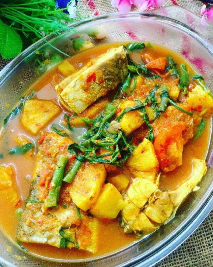 Ikan siakap masak kengsom dengan kuah asam