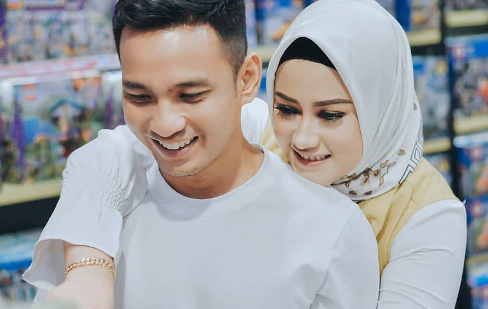 Ilustrasi pasangan pengantin lelaki dan perempuan bersiap untuk menikah.
