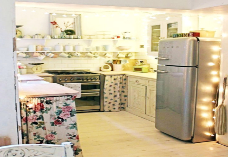 Lampu hiasan yang menambah baik suasana dapur