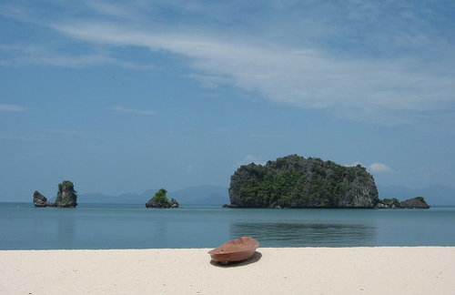 Pantai pasir putih Tanjung Rhu Langkawi