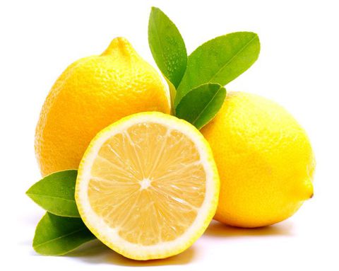 Gambar produk rawatan jeragatTransino Whitening berserta kepingan lemon.