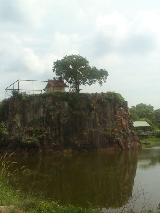 makam keramat anak dara