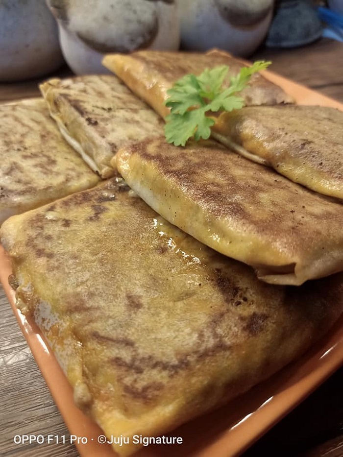 Murtabak daging goreng dengan inti padat