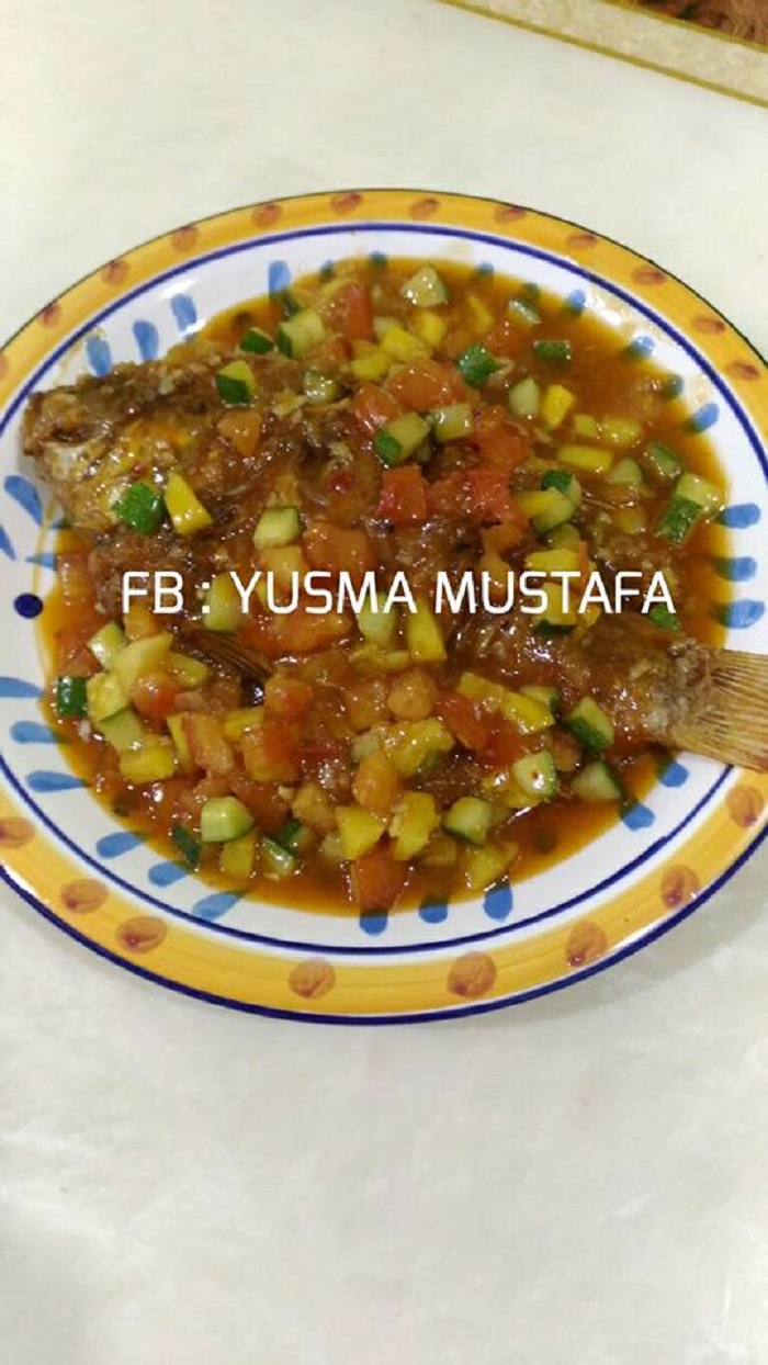 Ikan talapia masak tiga rasa dengan sos manis masam pedas