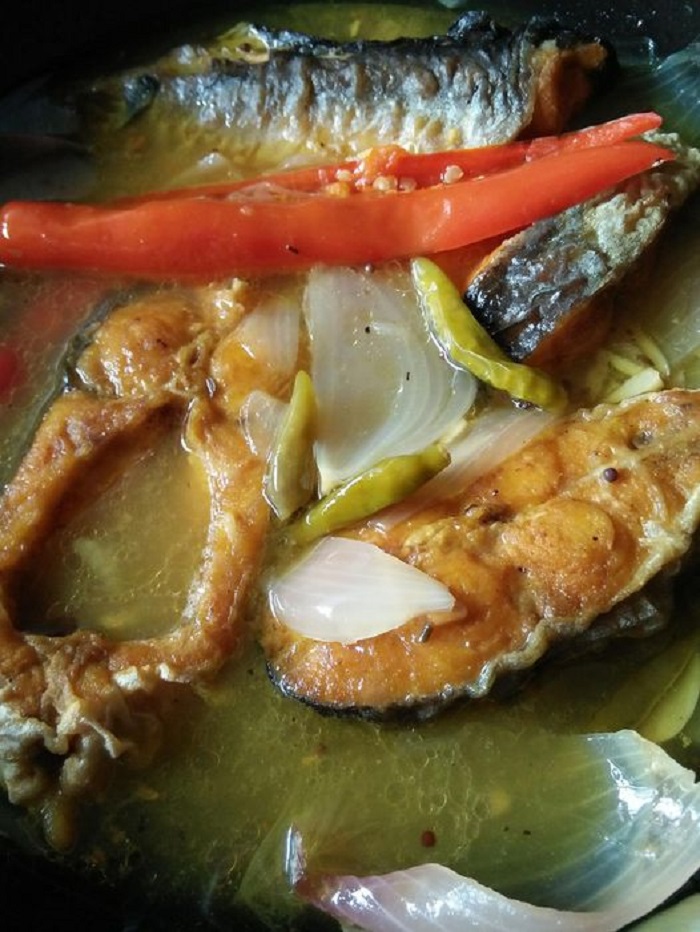 Ikan patin masak cuka dengan kuah pekat