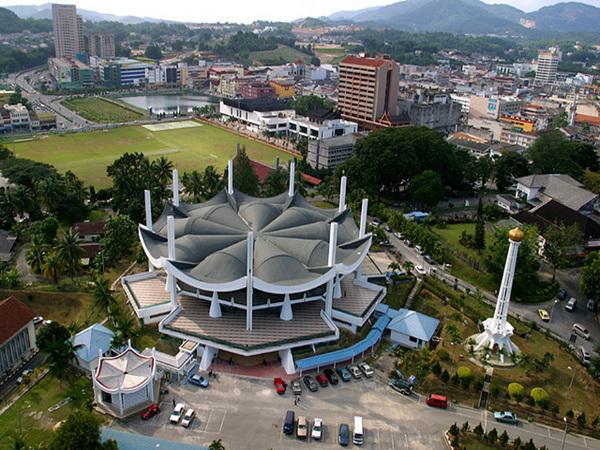 Masjid Negeri Sembilan dengan seni bina berkubah