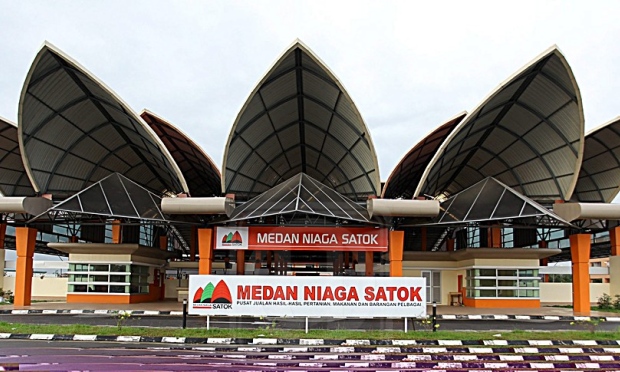 Medan Niaga Satok yang lengang