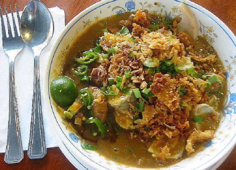 Se Pinggan Mee Rebus Johor Dengan Kuah Kuning Pekat Dan Hiasan Taugeh Telur Bawang Goreng