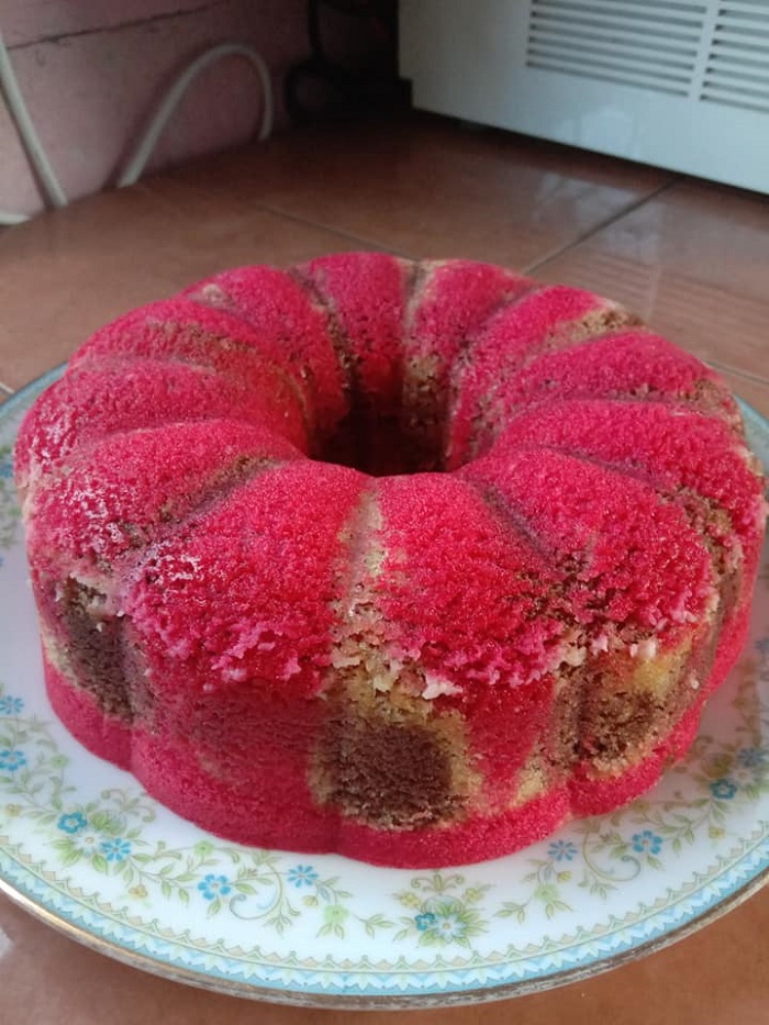 Kek Minyak dengan tekstur lembut dan kekuningan
